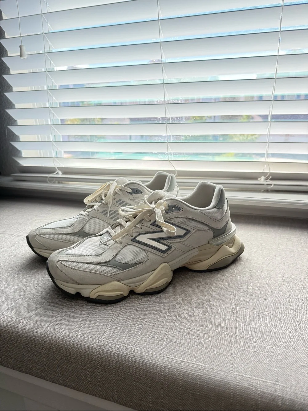 New Balance Men’s Cream and Light Gray Chunky Running Sneakers